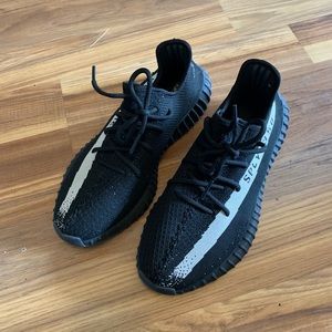 Authentic 350 v2 Oreo yeezy